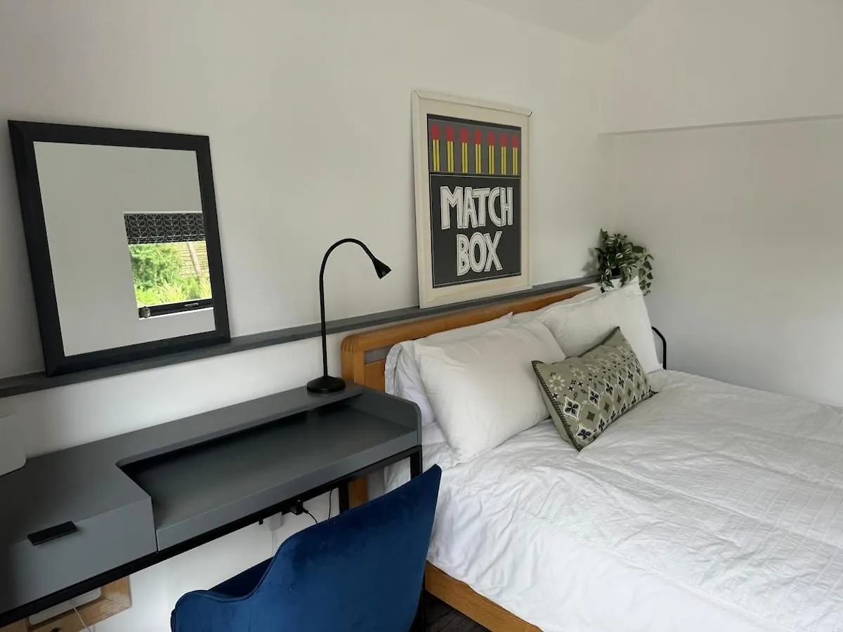 Horsforth Garden Lodge